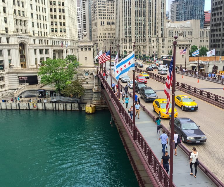 Chicago: Magnificent Mile Walking Tour - Pine Street to Paris on the Prairie: the story behind the Magnificent Mile
