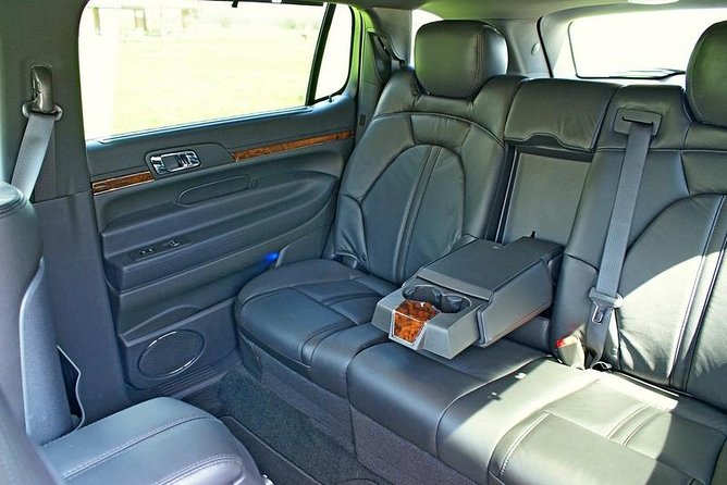 Chicago ↔ Midway Airport, Top Rated Private Sedan Transfer - Drop-Off Rules: Downtown Within 5 Miles