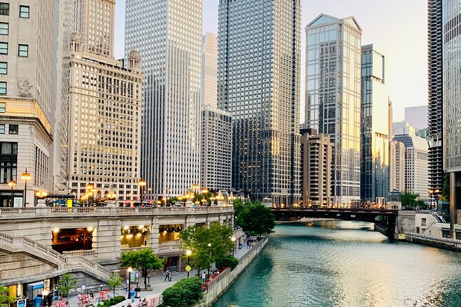 Chicago Mobs and Haunts Walking Tour - Guides make or break this kind of tour, and the names matter