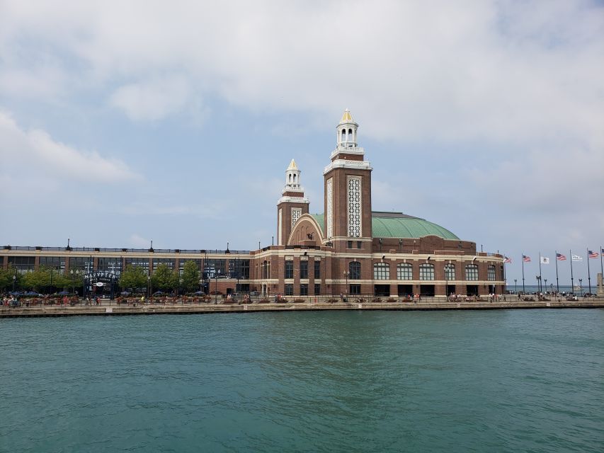 Chicago: Narrated Sightseeing River and Lake Cruise - Seating, comfort, and the small things that change your day