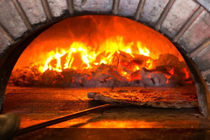 Chicago Pizza Tour - Stop 2 at Flo and Santo’s Near Grant Park: Tavern-Style Thin Crust