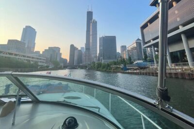 Chicago Private Boat Rental – Explore Chicago’s Skyline & Waters