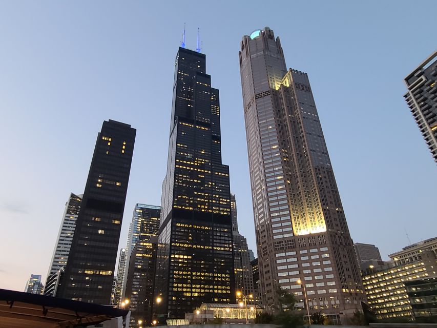 Chicago River: 1.5-Hour Guided Architecture Cruise - The 90-minute route: from the DuSable Bridge up the main river and back