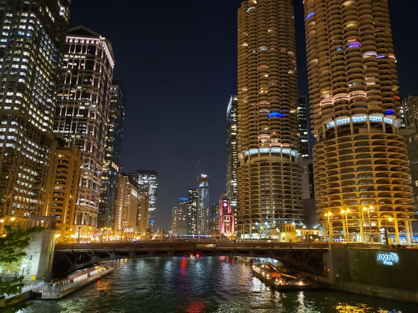 Chicago River: 1.5-Hour Guided Architecture Cruise - The onboard cash bar: local drinks, popcorn, and what is included
