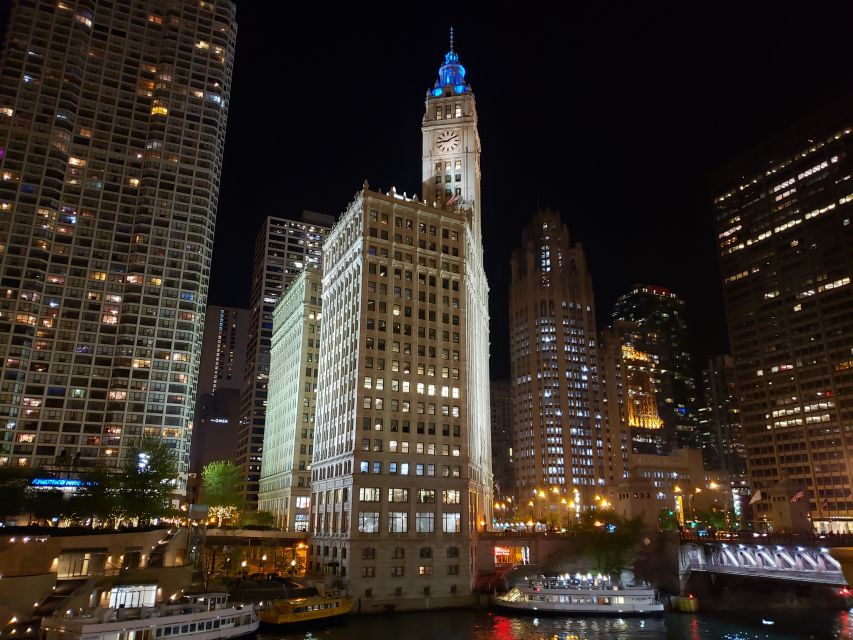 Chicago River: 1.5-Hour Guided Architecture Cruise - Tips to get better photos and better hearing
