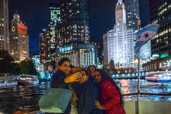 Chicago River 45-Minute Architecture Tour from Magnificent Mile - Top Deck vs Bottom Deck: Cold Wind, Photo Angles, and Comfort Wins