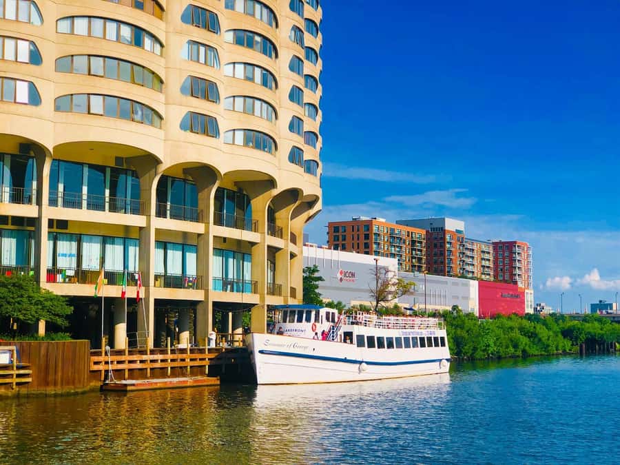 Chicago River: 90-Min Architecture Boat Tour - The 90-minute loop: how the narration turns buildings into a story