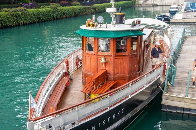 Chicago River Architecture Tour Aboard a Historic Yacht - A Historic Yacht View of Chicago You Can Actually Hear