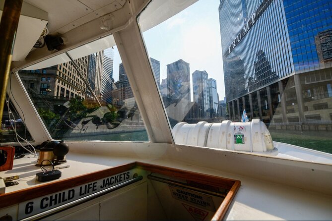 Chicago River Architecture Tour Aboard a Historic Yacht - Stop 4: The Magnificent Mile and the Michigan Avenue Bridge Approach