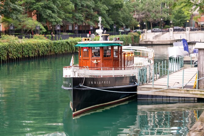 Chicago River Architecture Tour Aboard a Historic Yacht - Price and Value: $49 With Soft Drinks, Coffee, and Snacks Included