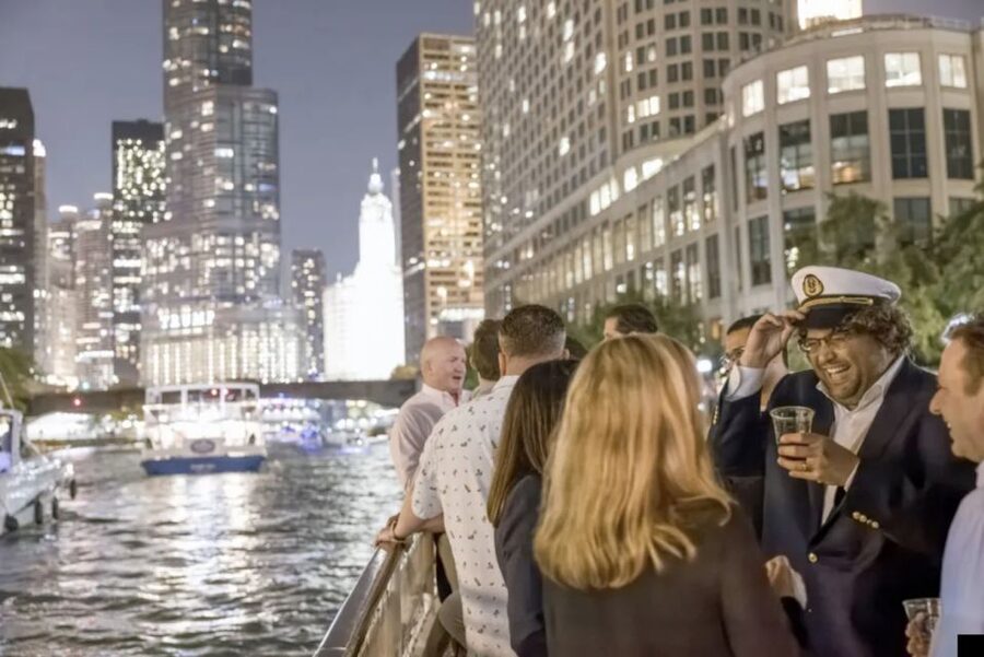 Chicago River: Guided Sunset Cocktail & Architecture Tour - A 90-Minute Sunset Cruise With Cocktails in Hand