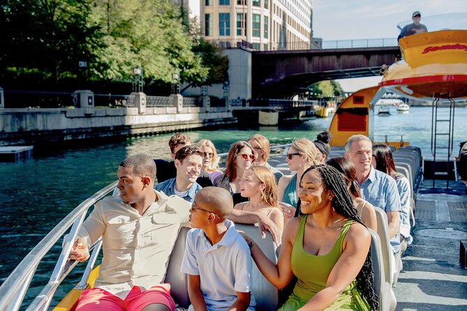 Chicago Seadog River & Lake Architectural Tour - Guides, pacing, and that small-group advantage