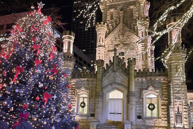 Chicago Seasonal Stroll Walking Tour of Holiday Attractions - Grand interiors and holiday shopping on State Street