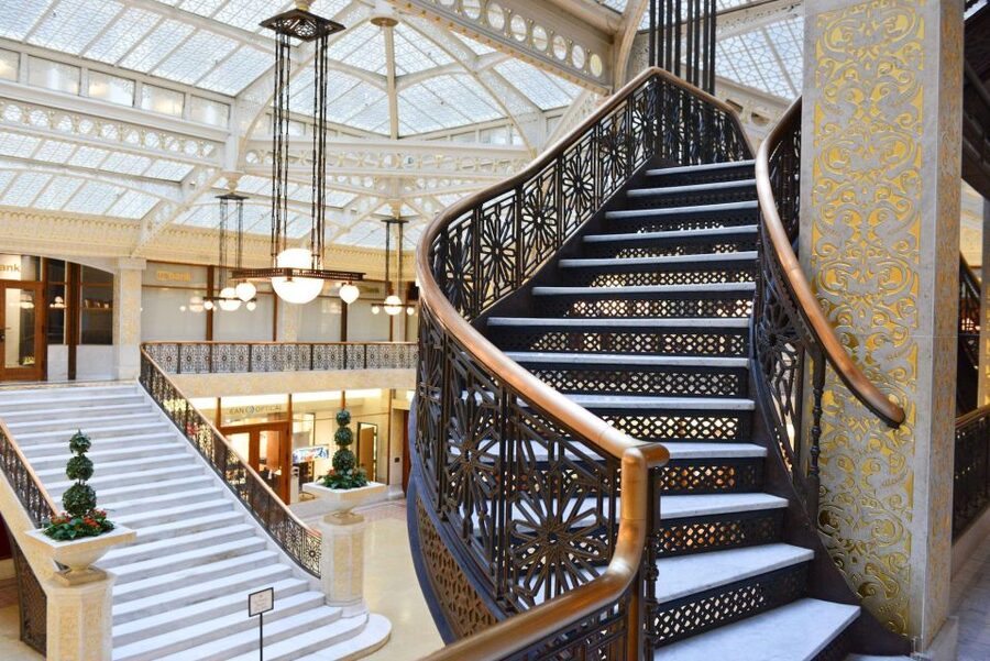Chicago: Secret Interiors Architecture Walking Tour - Marshall Field and Company Building: a fitting end, and a reason to keep looking down