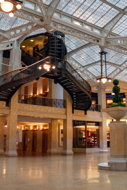 Chicago: Secret Interiors Architecture Walking Tour - The guide is the real engine: what to expect from the commentary