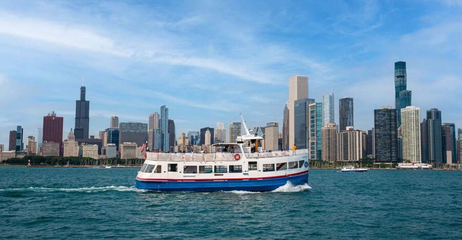 Chicago: Shoreline Lake Michigan Skyline Cruise - What you hear onboard: English or Spanish narration that points out the landmarks