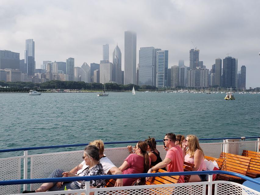 Chicago: Shoreline Lake Michigan Skyline Cruise - Best time to go: sunset photos, sunny breezes, and winter reality