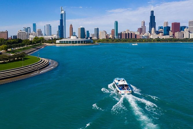 Chicago Sightseeing River and Lake Cruise - Chicago River Leg: Architecture Stories With a Built-In Photo Perspective