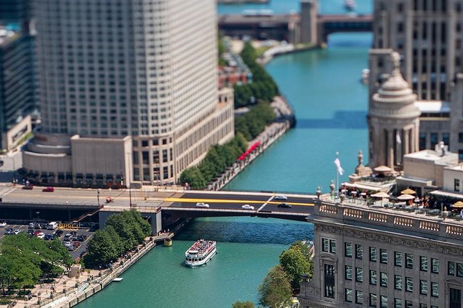 Chicago Sightseeing River and Lake Cruise - McCormick Bridgehouse Area and the River-Level Gears Moment