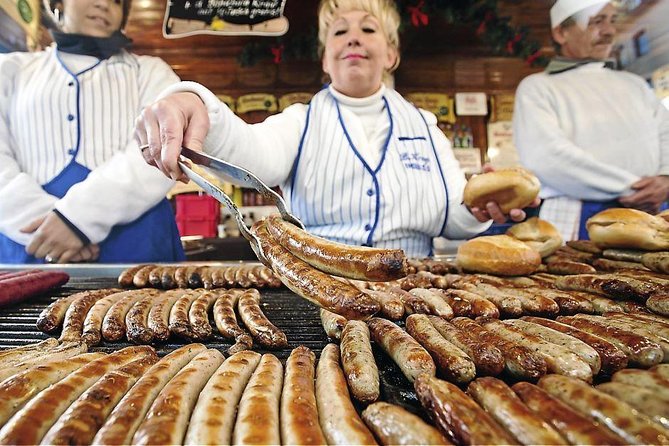 Chicago-Style Holiday Hike: Festive Food and Walking Tour - A 3-hour Chicago holiday food hike that keeps you moving