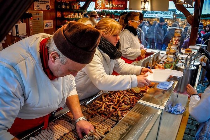 Chicago-Style Holiday Hike: Festive Food and Walking Tour - Palmer House Hilton lobby: the brownie stop and the architecture moment