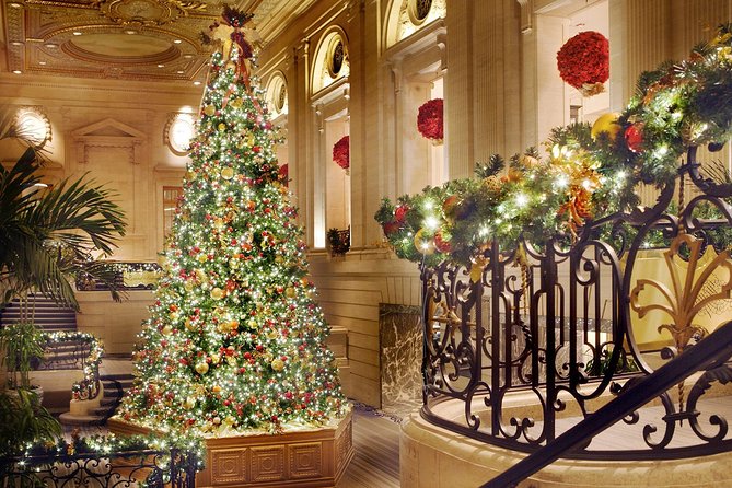 Chicago-Style Holiday Hike: Festive Food and Walking Tour - Millennium Park and the free skating view in the cold