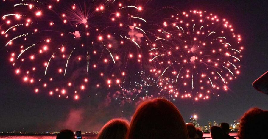 Chicago: Summer Fireworks Cruise with 3D Glasses and Music - Getting to the boat: Mercury check-in at the Riverwalk