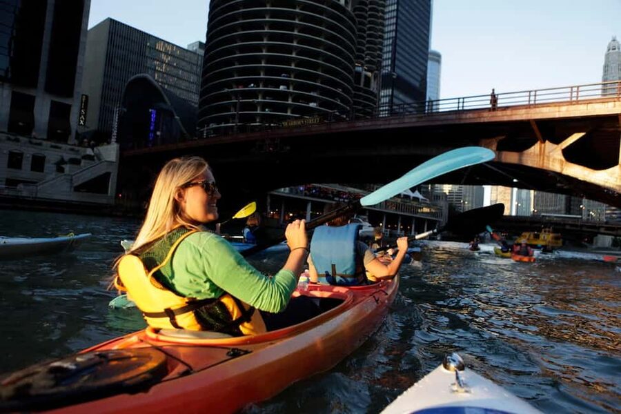 Chicago: Sunset Kayak Tour on the Chicago River - Merchandise Mart Scale and Why Golden Hour Photos Look Better From Water