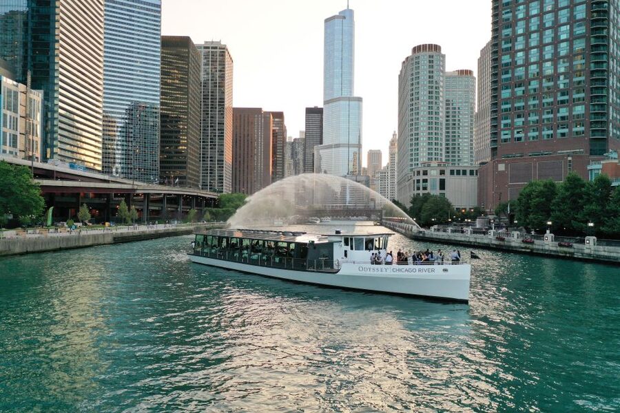 Chicago: Thanksgiving Gourmet Lunch Cruise on Chicago River - A Thanksgiving River Cruise That Trades Lines for Views