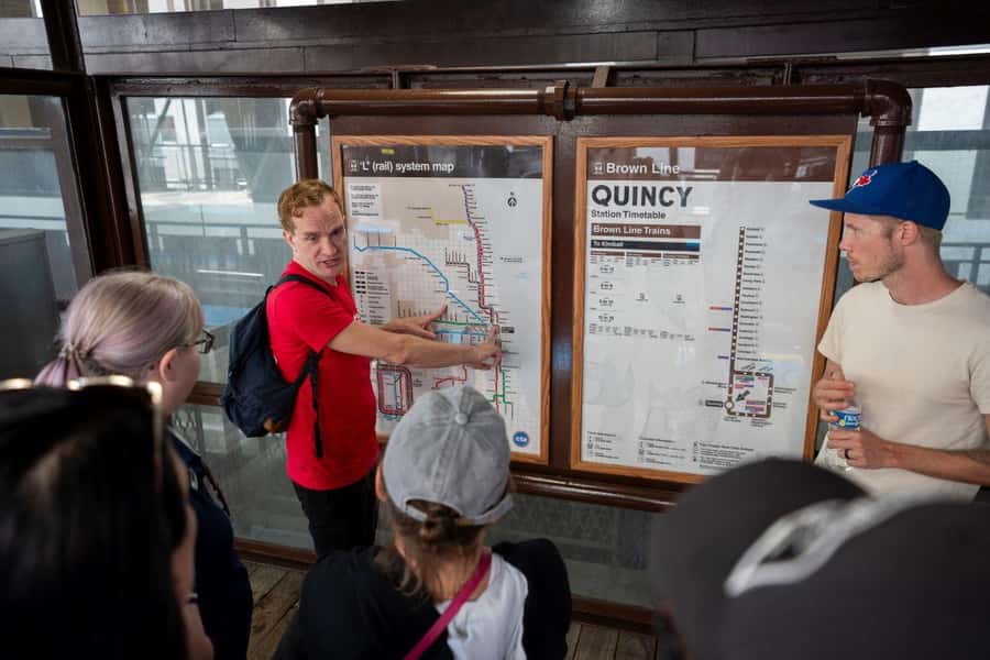 Chicago: The Ultimate Foodie Walking Tour with Tasty Stops - Guides, Conversation, and Why Small Group Matters