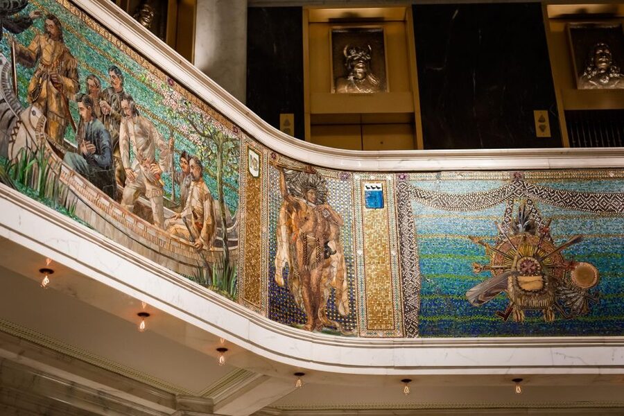 Chicago: Tiffany Art Glass Works Walking Tour - Stop 2: Macy’s (Field’s) Tiffany ceiling, and why department stores count
