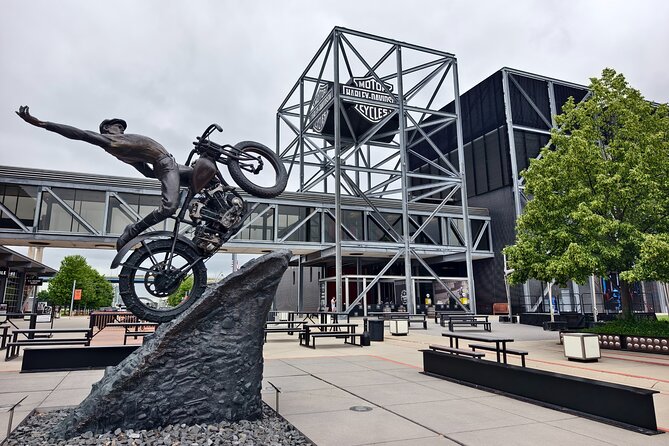 Chicago to Milwaukee Day Trip with Brewery Tour & City Highlights - Milwaukee Public Market and the Milwaukee Riverwalk: Eat Like a Local