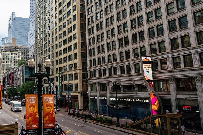 Chicago Walking Tour: A Walk Through Time - The pace: 1 hour 30 minutes that works for time-pressed days