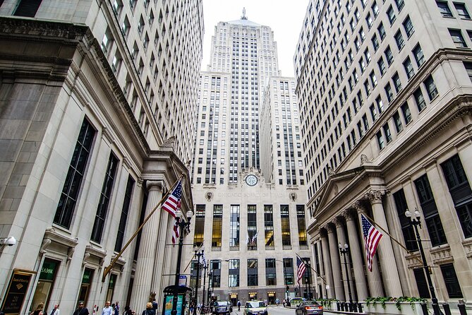 Chicago Walking Tour: Art Deco Skyscrapers Loop - The group size and headset setup that makes the tour actually work