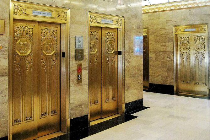 Chicago Walking Tour: Art Deco Skyscrapers Riverfront - Meet at the Chicago Architecture Center, then get oriented fast
