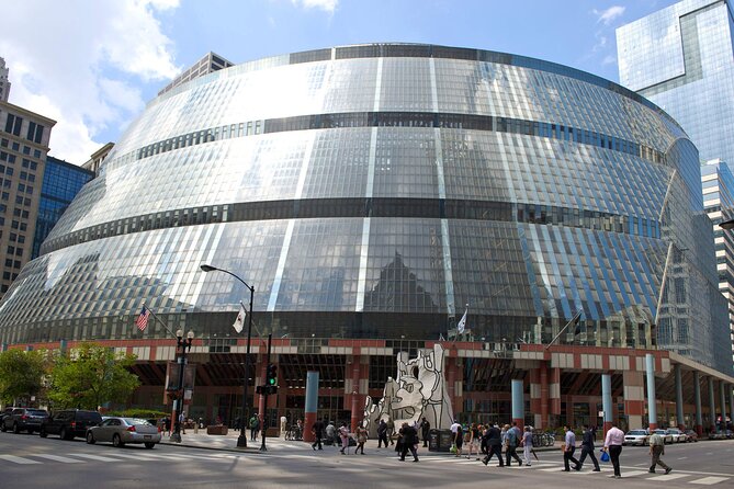 Chicago Walking Tour: Connecting Past and Present - Starting at the Chicago Architecture Center galleries, before you step outside