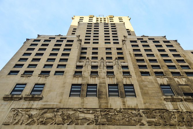 Chicago Walking Tour: The Magnificent Mile - DuSable Bridge, Starbucks Reserve Roastery, and the first rush of views