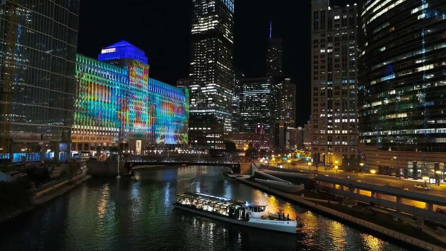 City Cruises Chicago: Brunch, Lunch, or Dinner River Cruise - Finding the dock at NBC Tower, then settling in fast