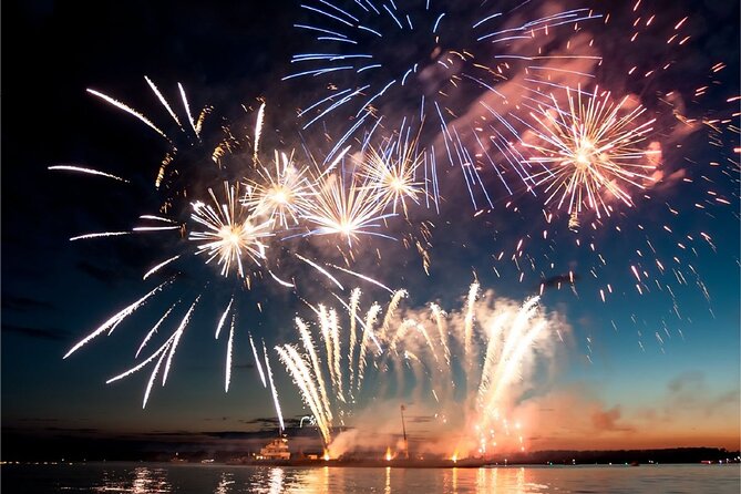 City Cruises Chicago: Fireworks Premier Plus Dinner Cruise - Key things to know before you go