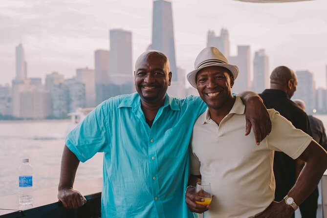 City Cruises Chicago: Fireworks Signature Dinner Cruise - Chicago architecture from the water: the view is the itinerary