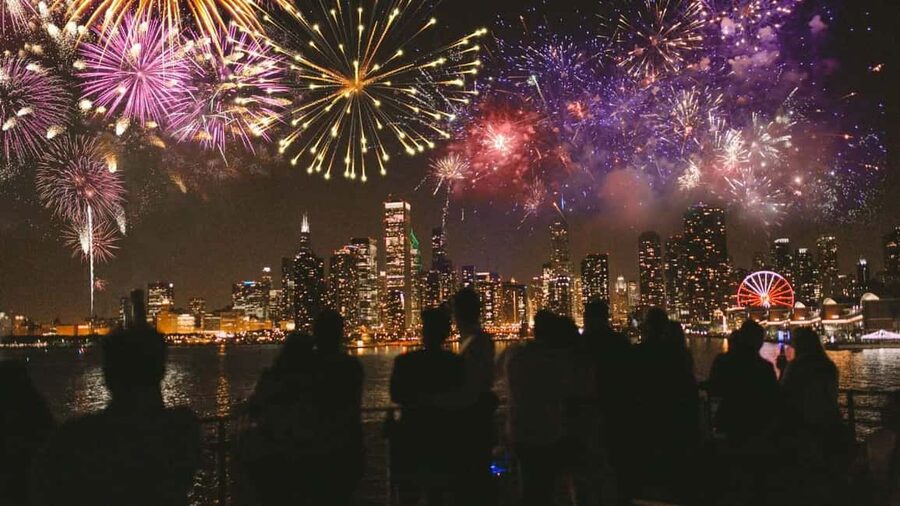 City Cruises Chicago: Lake Michigan Fireworks Dinner Cruise - Buffet Dinner at Sea: What You Actually Get for $116