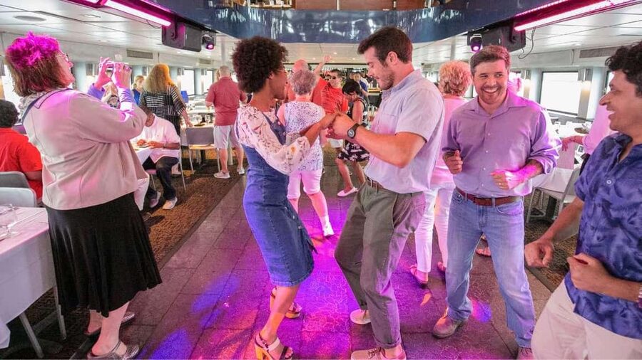City Cruises Chicago: Lake Michigan Lunch or Dinner Cruise - A Lake Michigan Buffet Cruise That Feels Like a City Night Out
