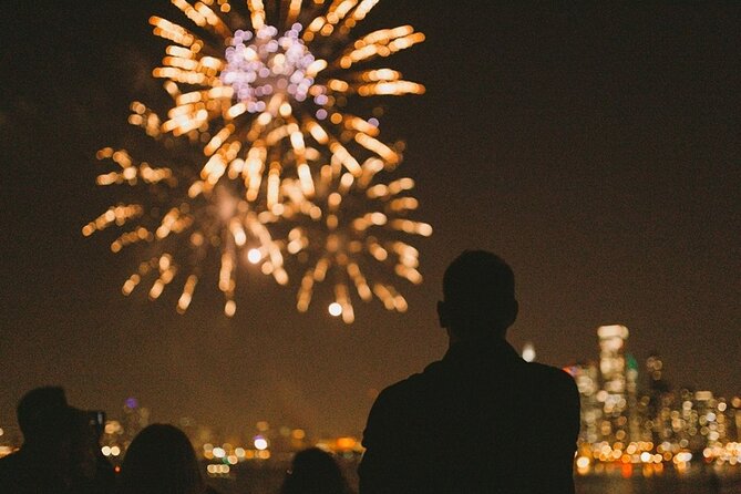 City Cruises Chicago: Seadog Fireworks Cruise - Entering the experience at 600 E Grand Ave