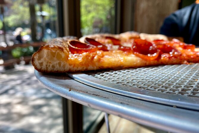 Downtown Chicago Walking Pizza Tour - Magnificent Mile stop: classic Chicago scenery with more slices