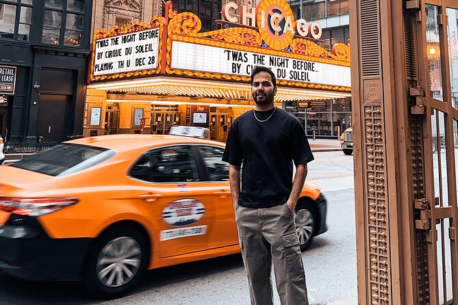 Express Chicago Photo Tour of Landmarks - Stop 1, Chicago Theatre: classic Chicago in a tight 10-minute hit