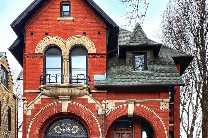Historic Homes and Cottages of Wicker Park Walking Tour - What the tour style feels like with only 8 people