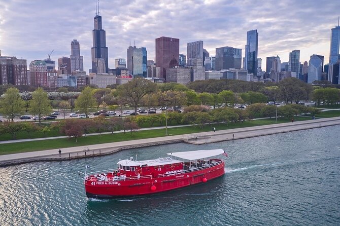 Historical and Architectural Chicago Fireboat River & Lake Cruise - Two hours, lake first then river, with the lock moment