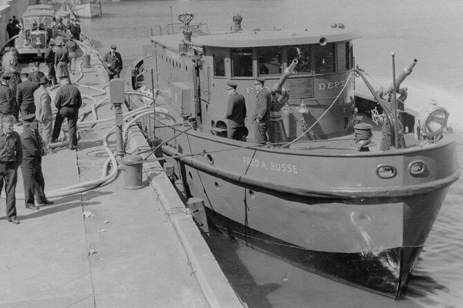 Historical and Architectural Chicago Fireboat River & Lake Cruise - From open bow skyline shots to a warmer enclosed back area