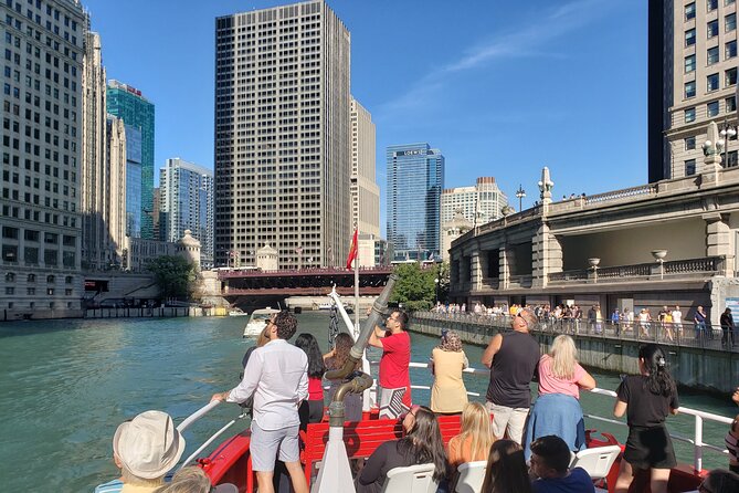 Historical and Architectural Chicago Fireboat River & Lake Cruise - Onboard comfort: bathrooms, snacks, and the drinks setup