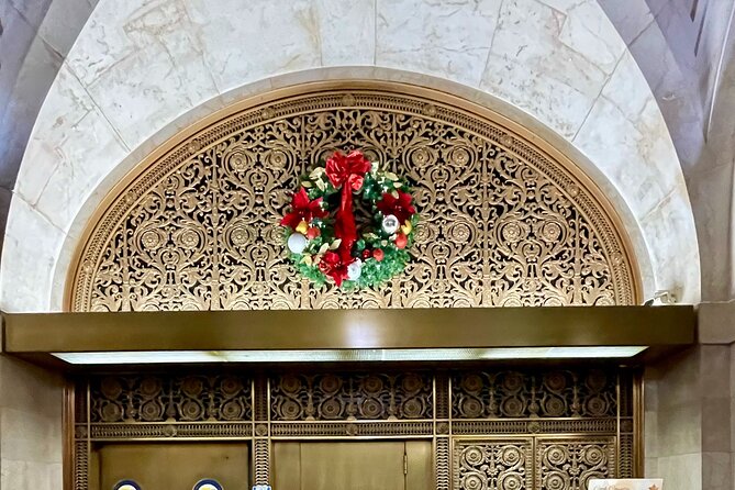Holiday Walking Tour: Underground Chicago via the Pedway - Block 37 and City Hall: Pedway-to-Outdoor Sense of Place